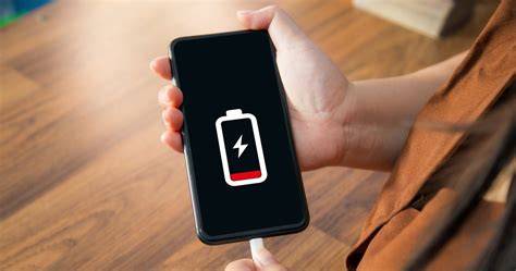 telefon z baterią i ikonami zużycia energii